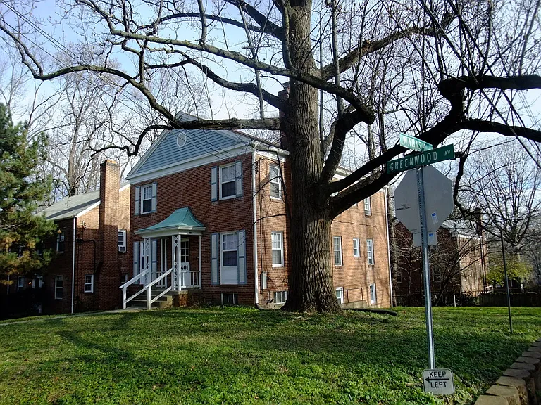 8401 Greenwood Ave — Photo 29