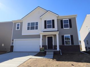 395 Edge Brook Dr, Holly, MI 48442