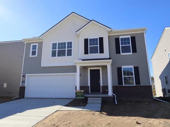 395 Edge Brook Dr, Holly, MI 48442