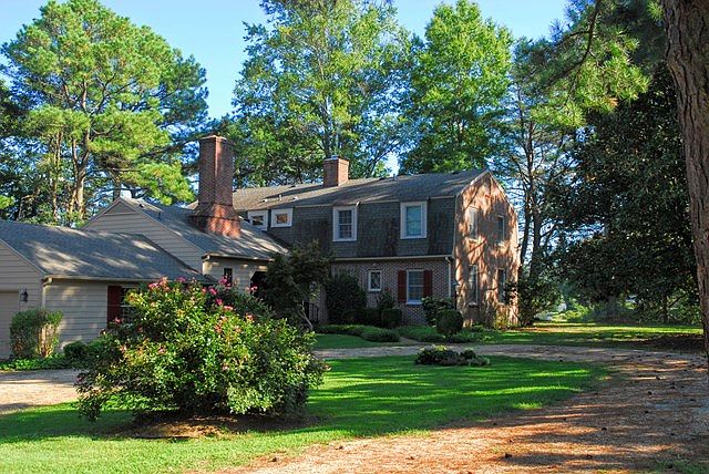 1st image of 635 Simmons Ln