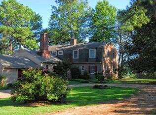 635 Simmons Ln, White Stone, VA 22578