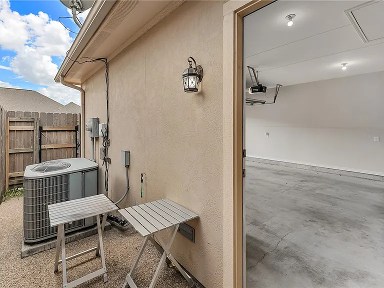 3800 Blackhawk Ln — Photo 18