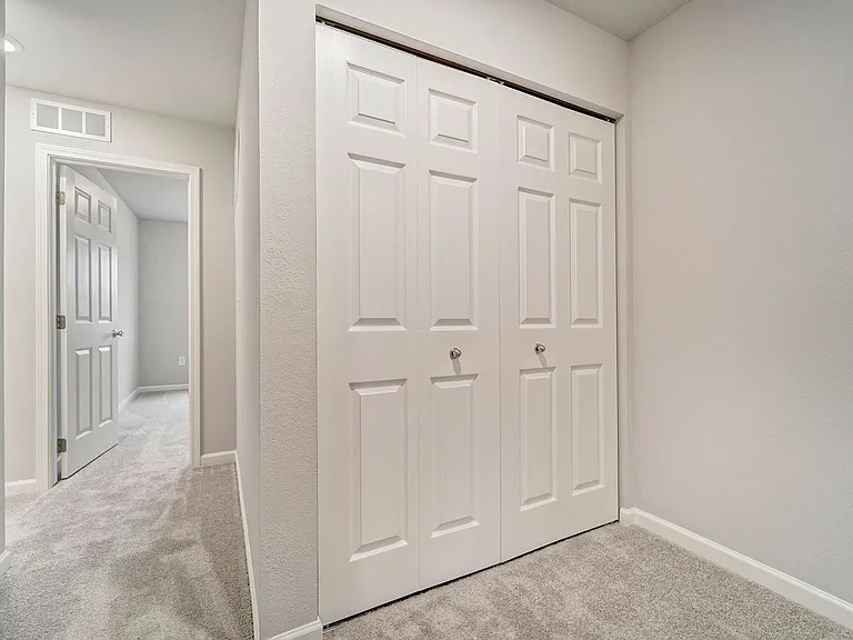 586 Orchard Ave — Photo 17