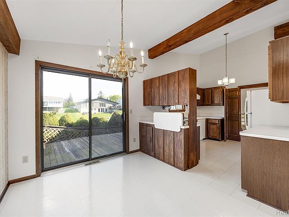 5th image of 3036 Shawnee Ln