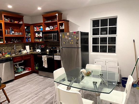 5th image of 812 NE 124th St #812
