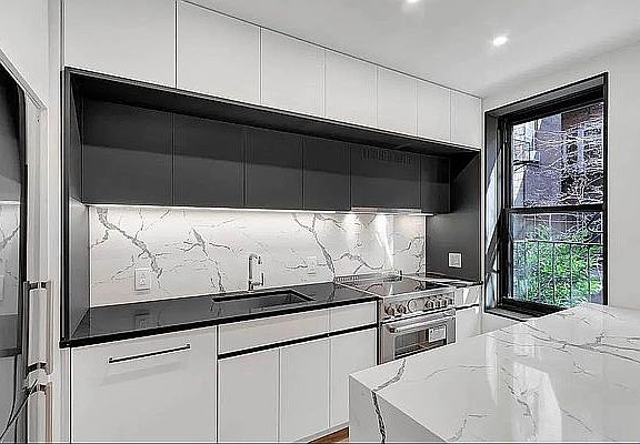 3rd image of 145 Henry St APT 6C
