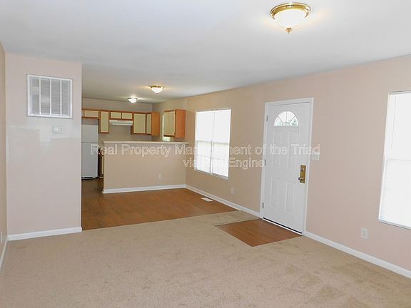 3rd image of 909 Beaumont Ave