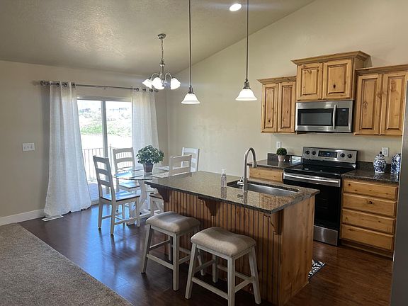 4th image of 625 S 1810 W