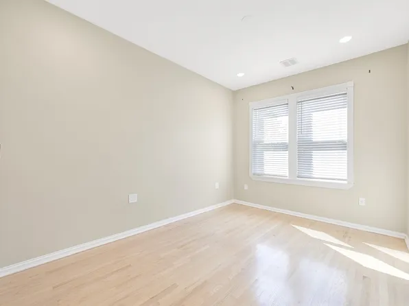 47 Carlton Avenue image 17 of 21