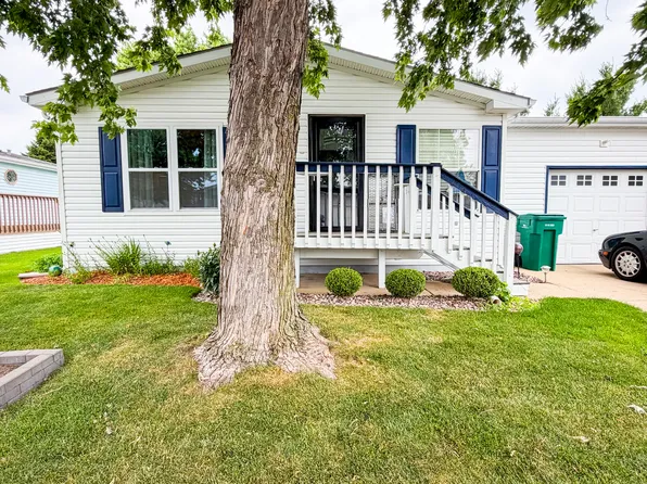 242 Meadowlark Ln #A, Sandwich, IL 60548