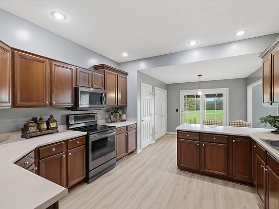 4th image of 8721 Clear Creek Dr
