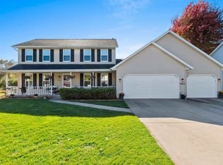 1960 Charles St, De Pere, WI 54115