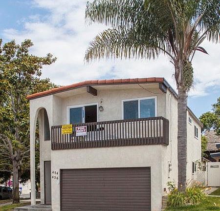 Residential street walkable to downtown Manhattan Beach
