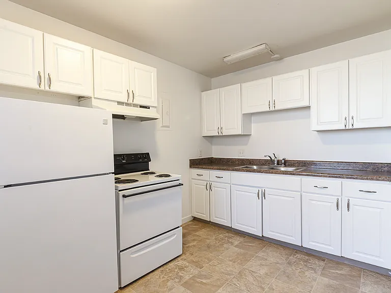 Hillsdale Apartments — Photo 6