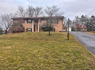 112 N Galen Hall Rd, Wernersville, PA 19565