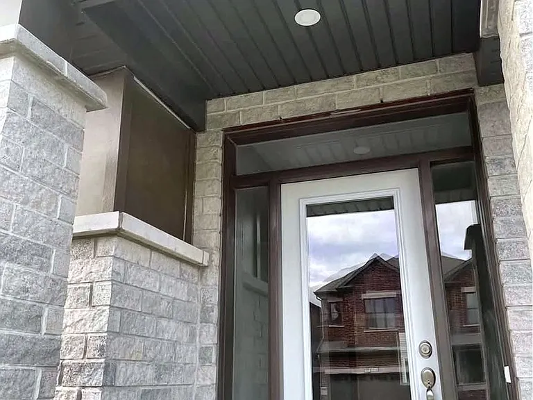 1007 Showman St — Photo 3