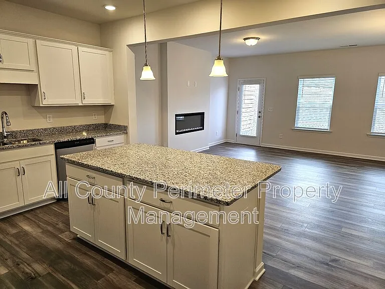 256 Dupont Dr — Photo 5