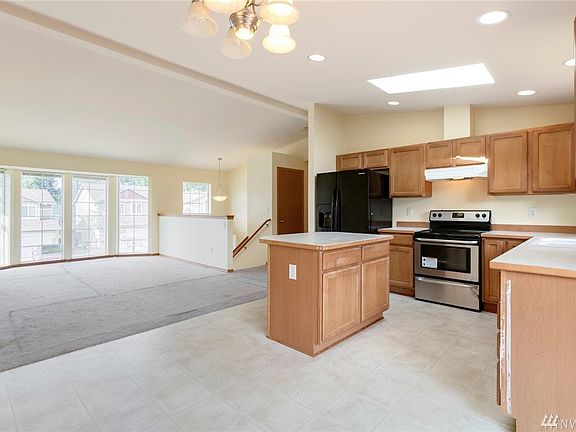 5th image of 6318 42nd St NE