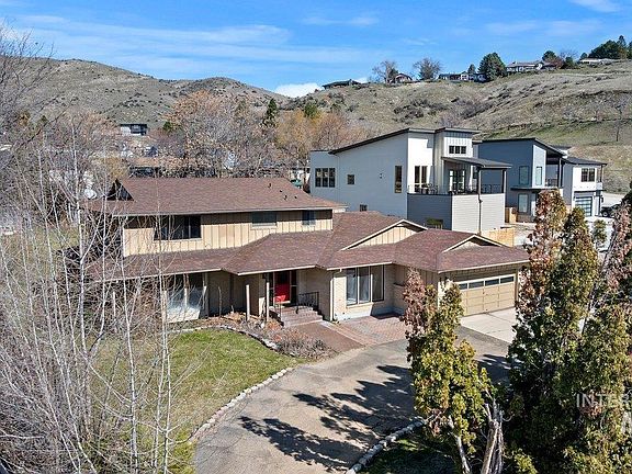 4th image of 4820 W Hill Rd