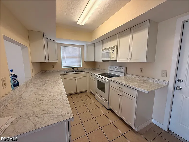 1212 SE 2nd Pl — Photo 4