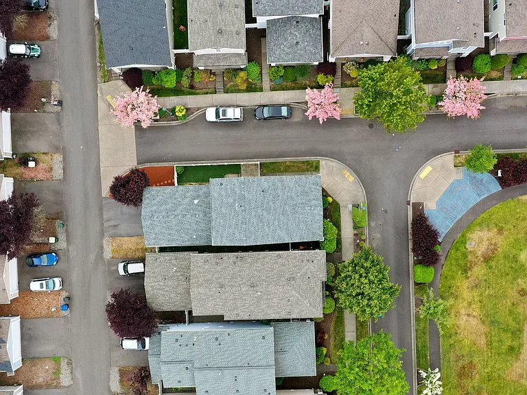 7601 Rushmore Way NE — Photo 38