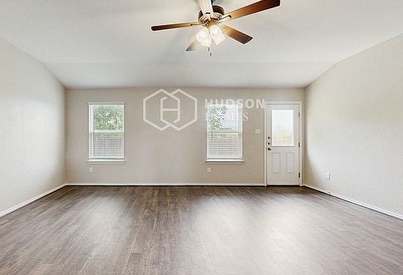 5th image of 512 Long Leaf Dr