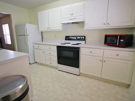 4th image of 94 Heritage Village Ln