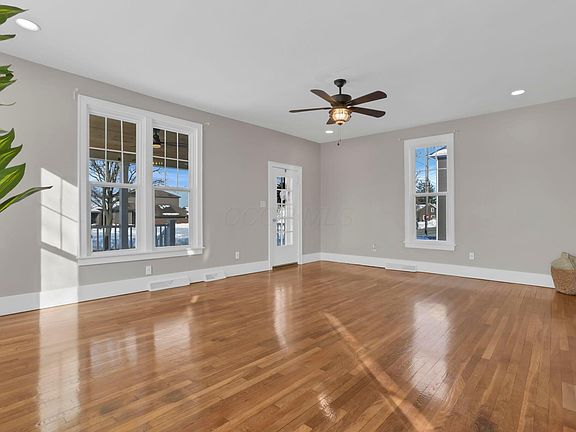 3rd image of 41 E Columbus St