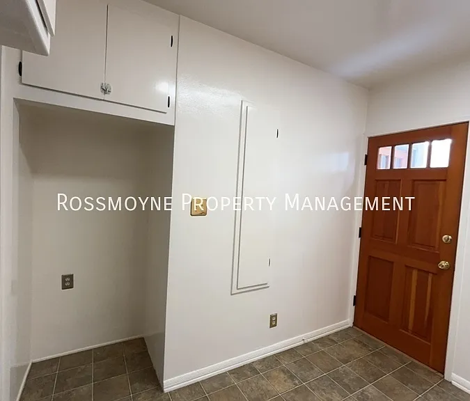 1939 N Hollywood Way #A — Photo 5