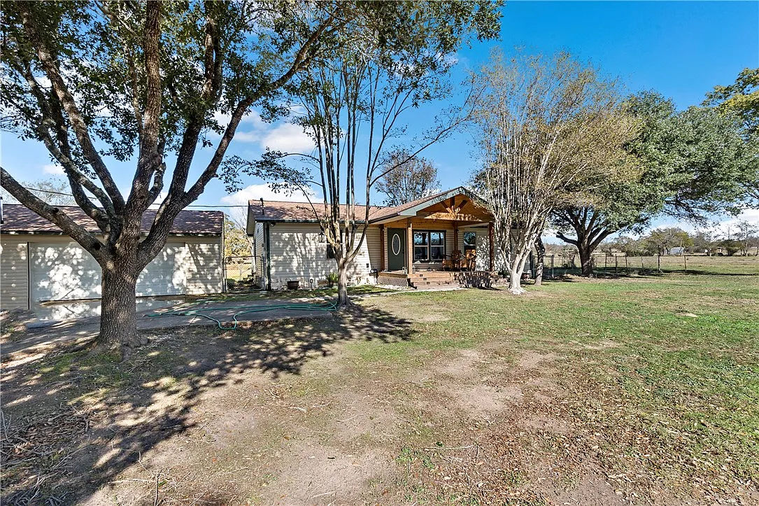 3 bed, 1080 sqft, $2,250 — Photo 2