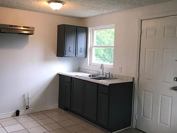 3rd image of 1122 Roseland Ave
