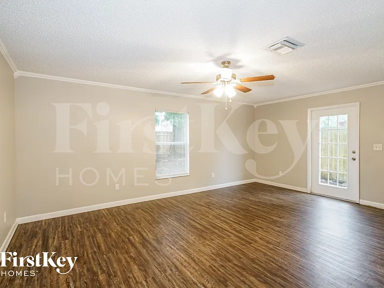 812 W Sligh Ave — Photo 3