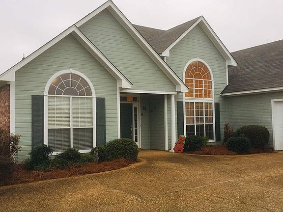 2nd image of 998 Clubhouse Dr