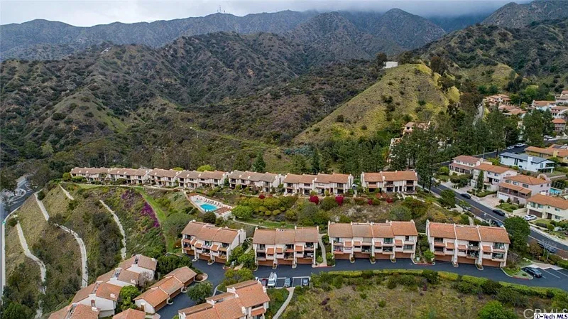 1705 Camino De Villas