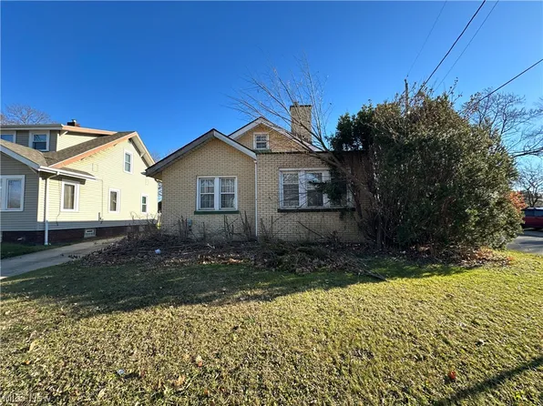 2200 Harrisburg Rd NE, Canton, OH 44705