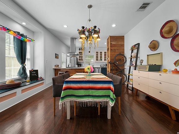 2nd image of 215 Berkshire