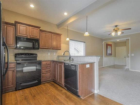 3rd image of 12740 Walker Ave