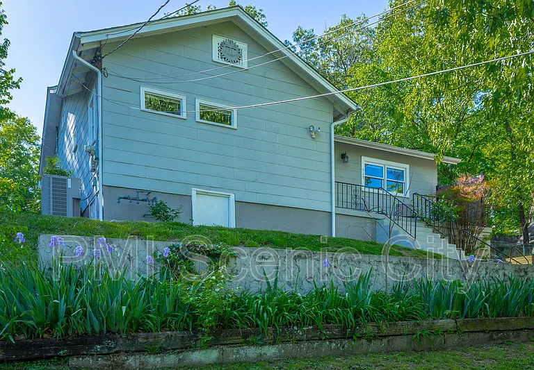 513 Lytle St — Photo 9