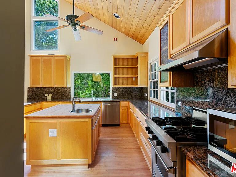 20912 Fontaine Rd — Photo 11
