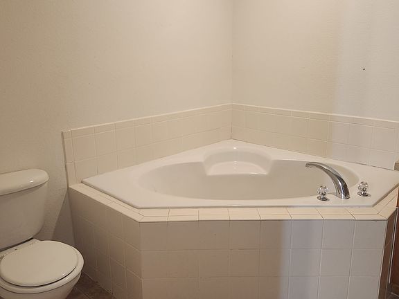 5th image of 569 Hatchwood Dr
