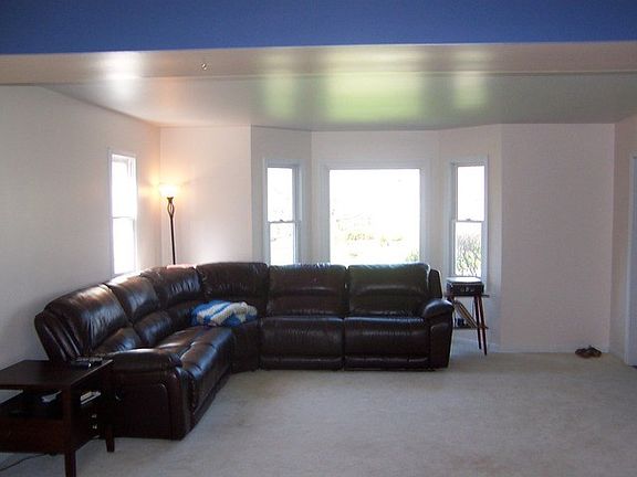 2nd image of 941 Glen Oak Dr