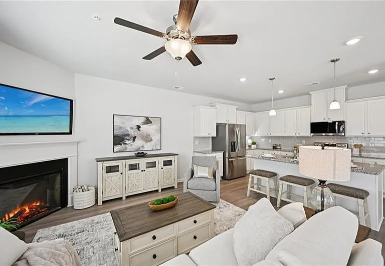 405 Lanier Cir — Photo 5