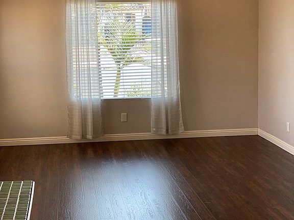 4th image of 9147 La Salle Ave