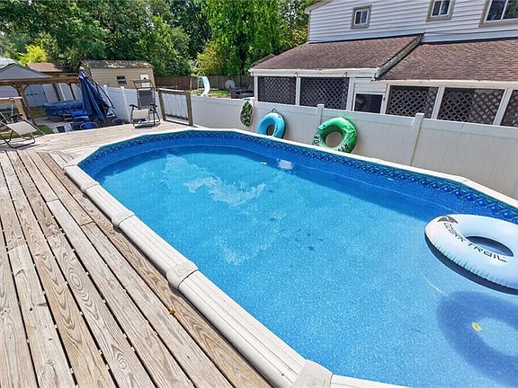 3rd image of 453 Caren Dr
