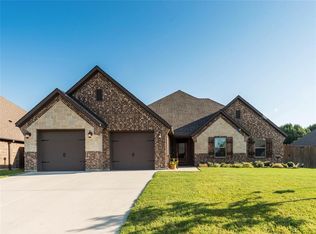 722 Chaparral Rd, Sanger, TX 76266