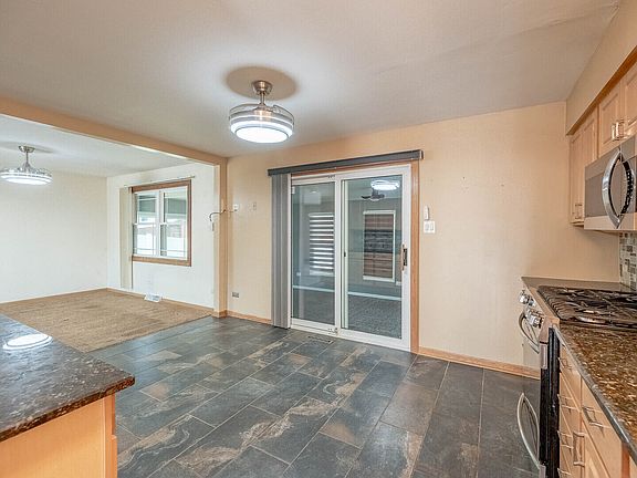 5th image of 824 E 193rd Pl