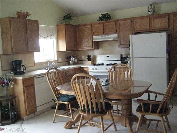 3rd image of 617 Birch Run St