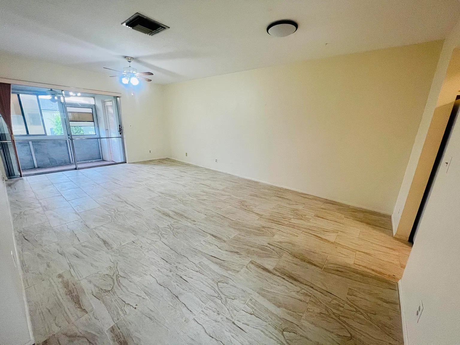 1 bed, 1.0 bath, 611 sqft, $1,300 — Photo 2