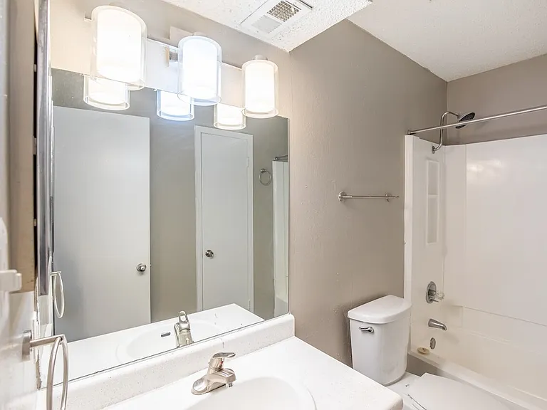 Athena Apartments — Photo 37