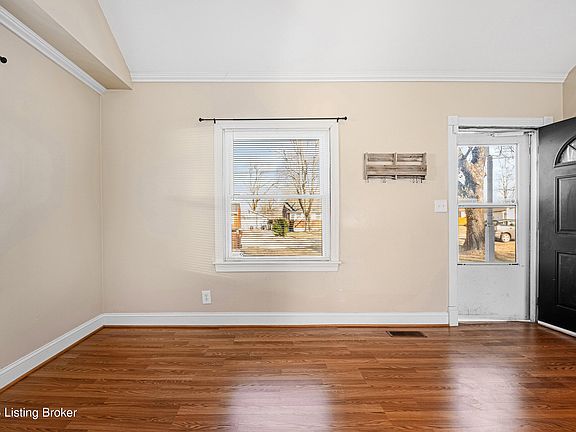 3rd image of 406 Caple Ave